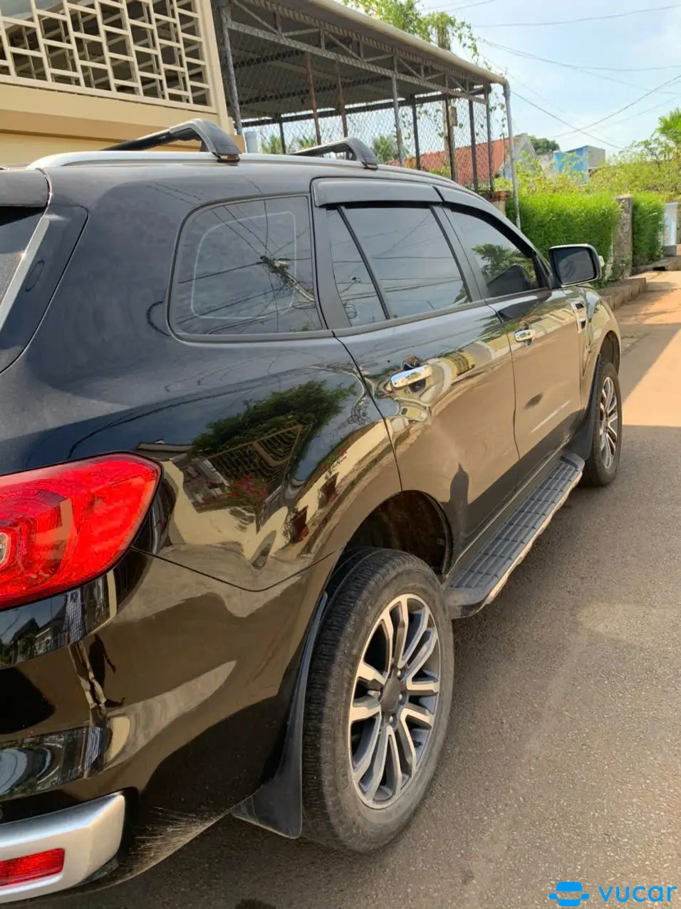 Ford Everest Titanium 2.0L AT 4WD 2021 - Ngoại thất 4