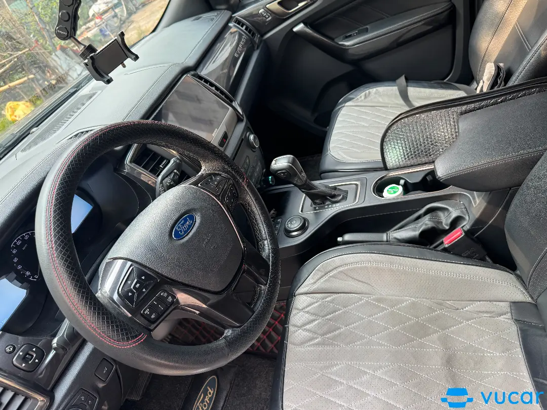 Ford Everest Titanium 2.0L 4x4 AT 2019 - Nội thất 3