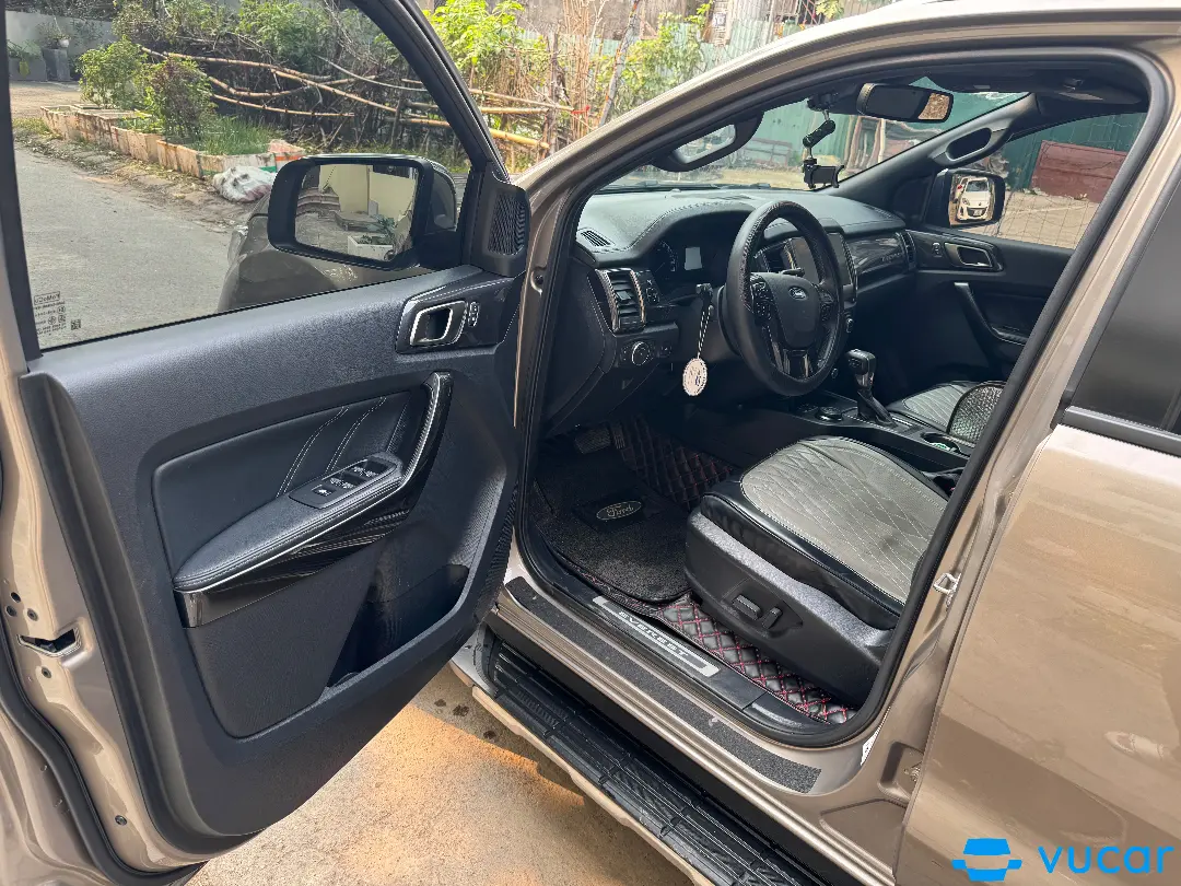 Ford Everest Titanium 2.0L 4x4 AT 2019 - Nội thất 2