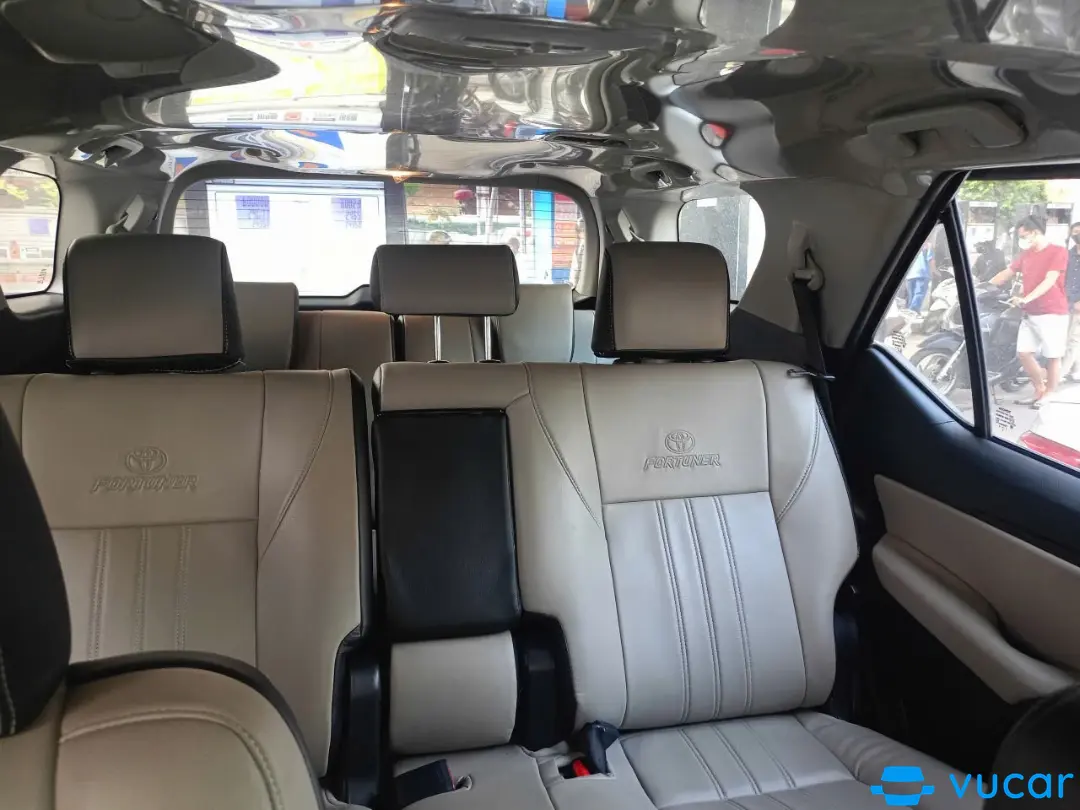 Toyota Fortuner 2.4G 4x2 MT 2017 - Nội thất 4