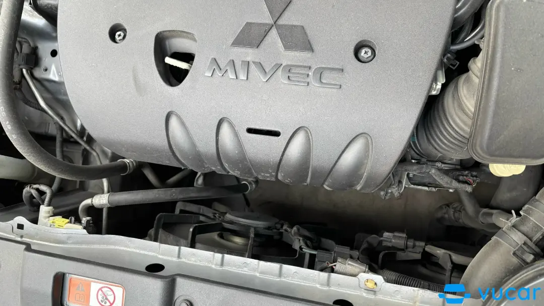 Mitsubishi Outlander 2.0 CVT 2019 - Khoang động cơ 5