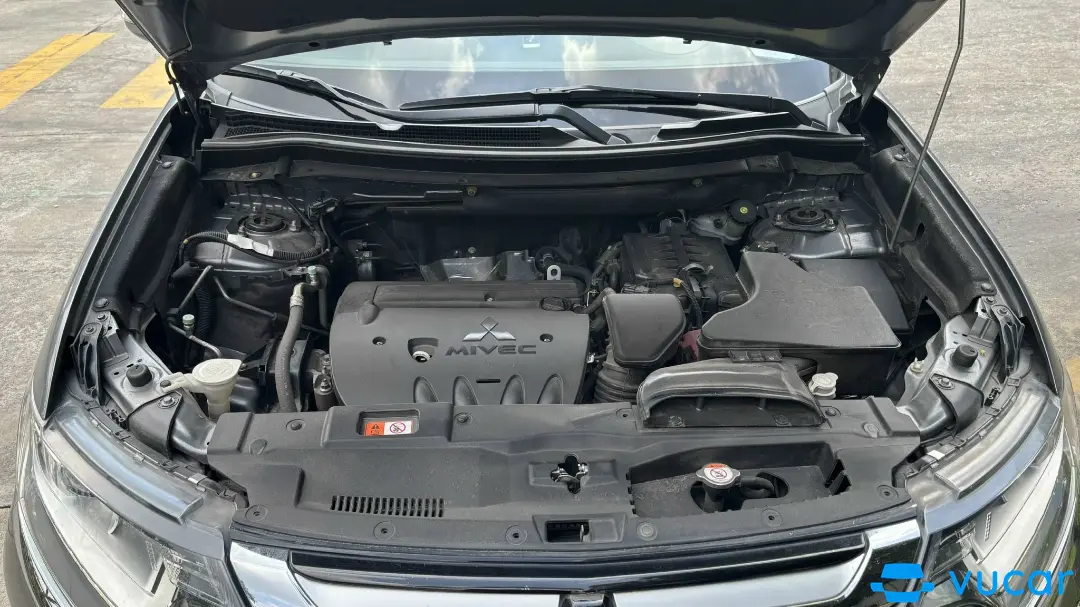 Mitsubishi Outlander 2.0 CVT 2019 - Khoang động cơ 1