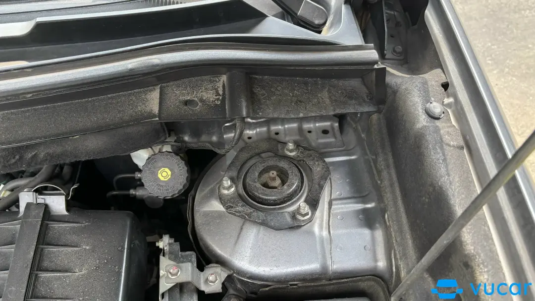 Mitsubishi Outlander 2.0 CVT 2019 - Khoang động cơ 8