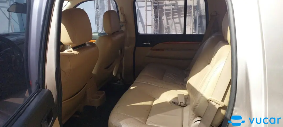 Ford Everest 4x2 AT 2010 - Nội thất 1