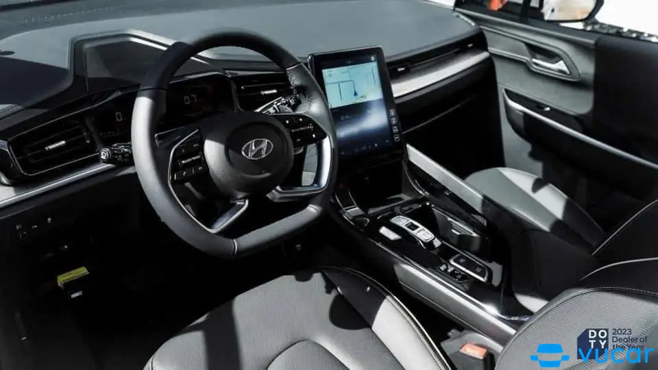 Hyundai Custin Tiêu chuẩn 2024 - Nội thất 2