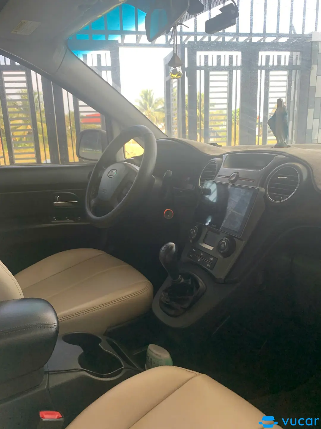 Kia Carens 2.0 MT 2011 - Nội thất 6