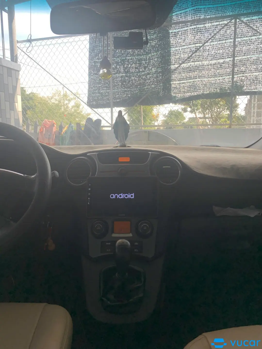 Kia Carens 2.0 MT 2011 - Nội thất 7