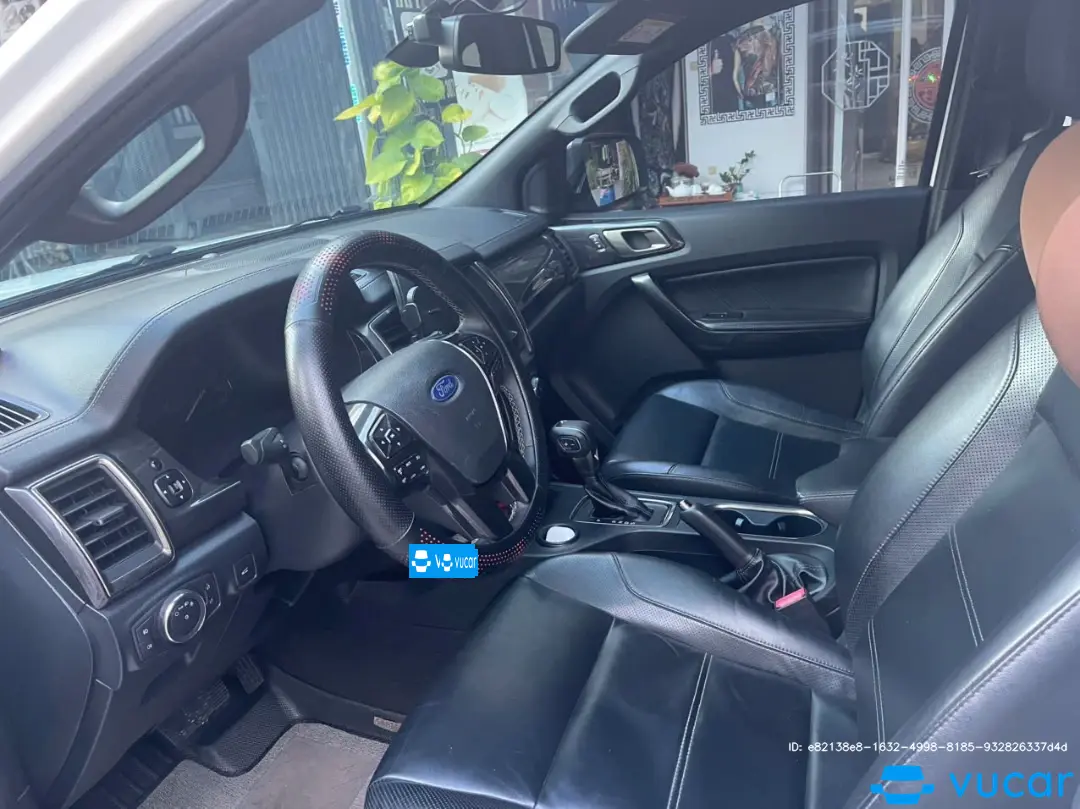 Ảnh xe Ford Everest Titanium 2.0L 4x2 AT 2019 - ảnh 4