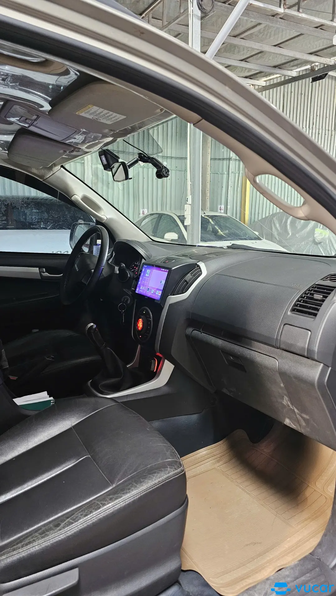 Isuzu Dmax LS 2.5 4x2 MT 2017 - Nội thất 1