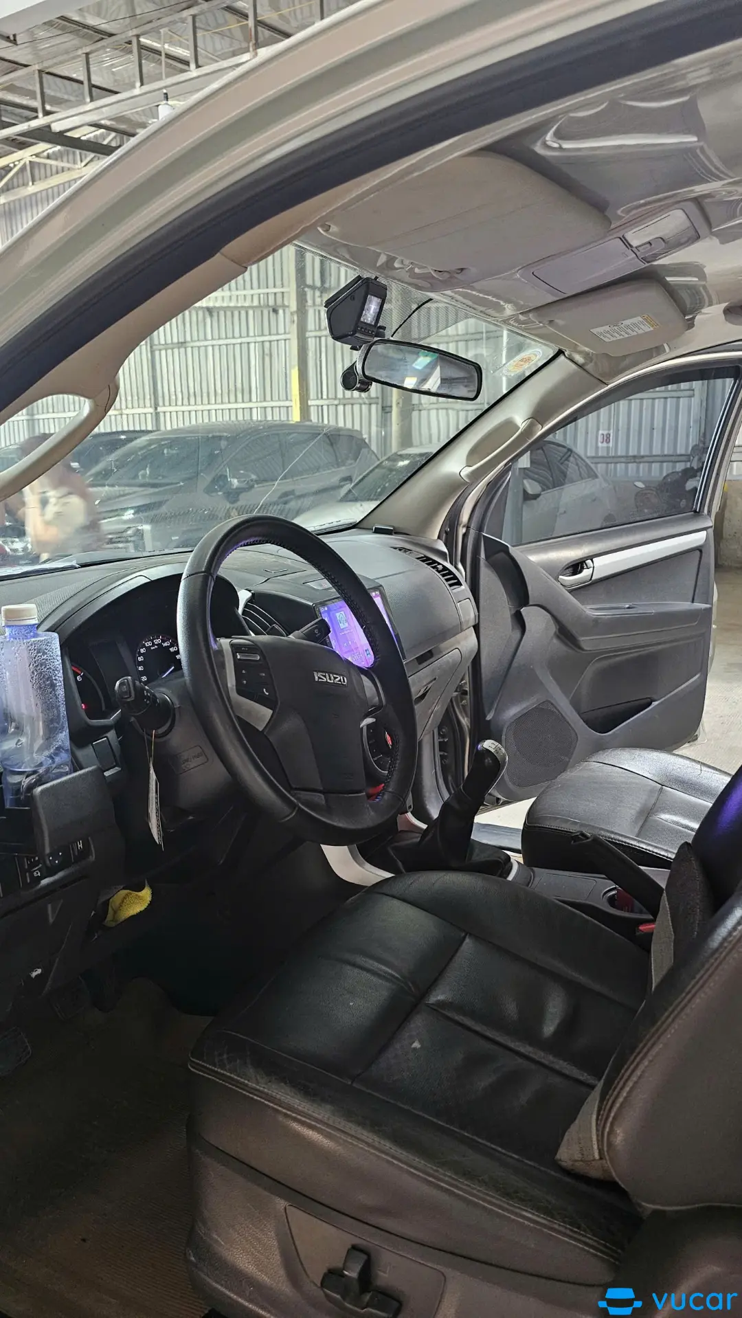 Isuzu Dmax LS 2.5 4x2 MT 2017 - Nội thất 5