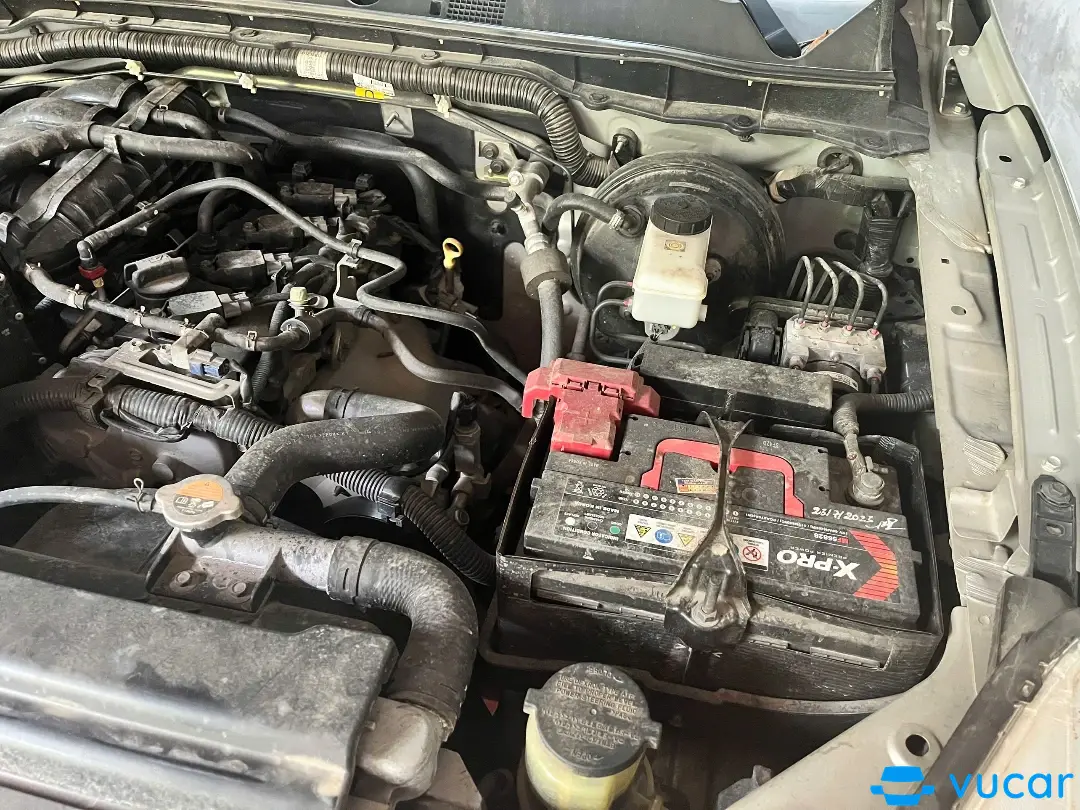 Nissan Terra V 2.5 AT 4WD 2019 - Khoang động cơ 8