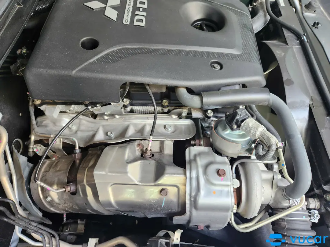 Mitsubishi Triton 4x2 AT 2022 - Khoang động cơ 3