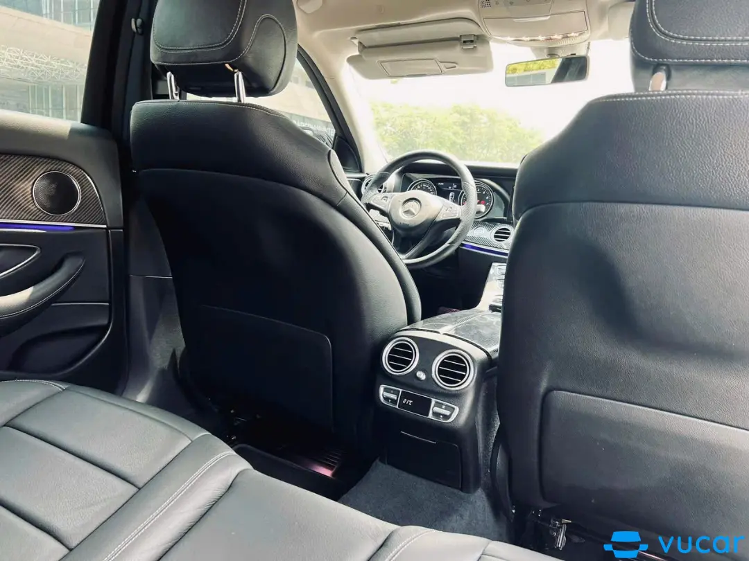 Mercedes-Benz E-Class E200 2019  - Nội thất 2