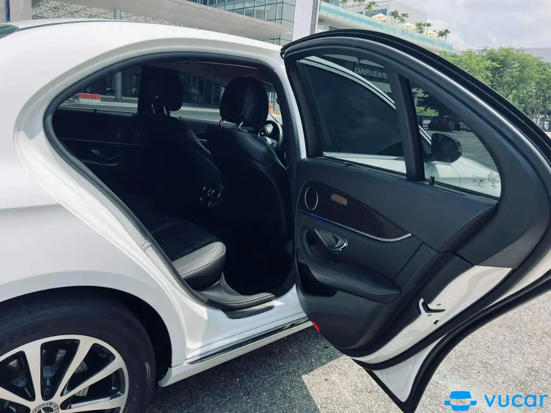 Mercedes-Benz E-Class E200 2019  - Nội thất 3