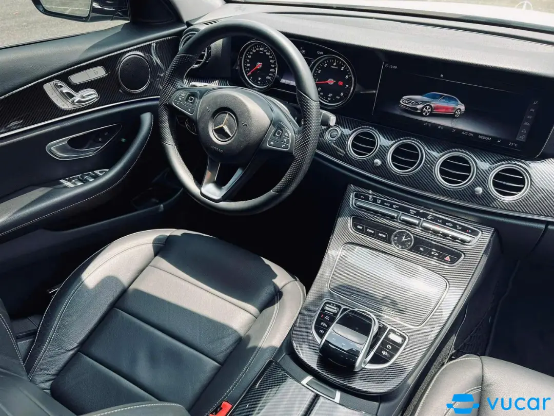 Mercedes-Benz E-Class E200 2019  - Nội thất 1