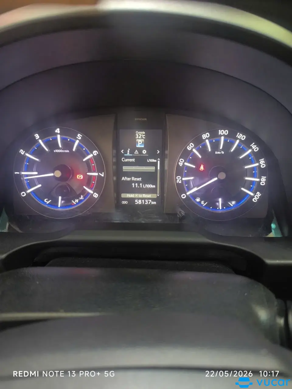 Toyota Innova 2.0 Venturer 2017 - Nội thất 2