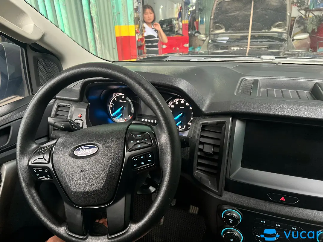 Ford Ranger XLS 2.2L 4x2 AT 2021 - Nội thất 2