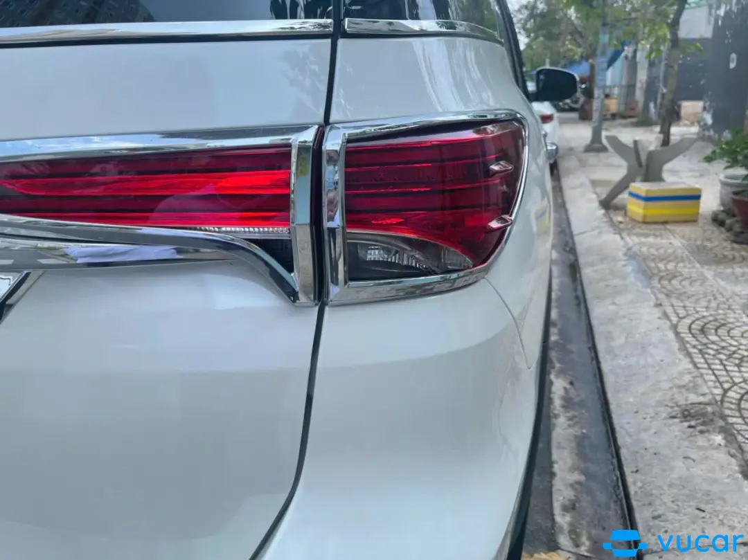 Ảnh xe Toyota Fortuner 2.7V 4x2 AT 2018