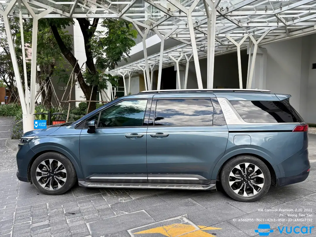 KIA Carnival Premium 2.2D 2022 - Ngoại thất 2
