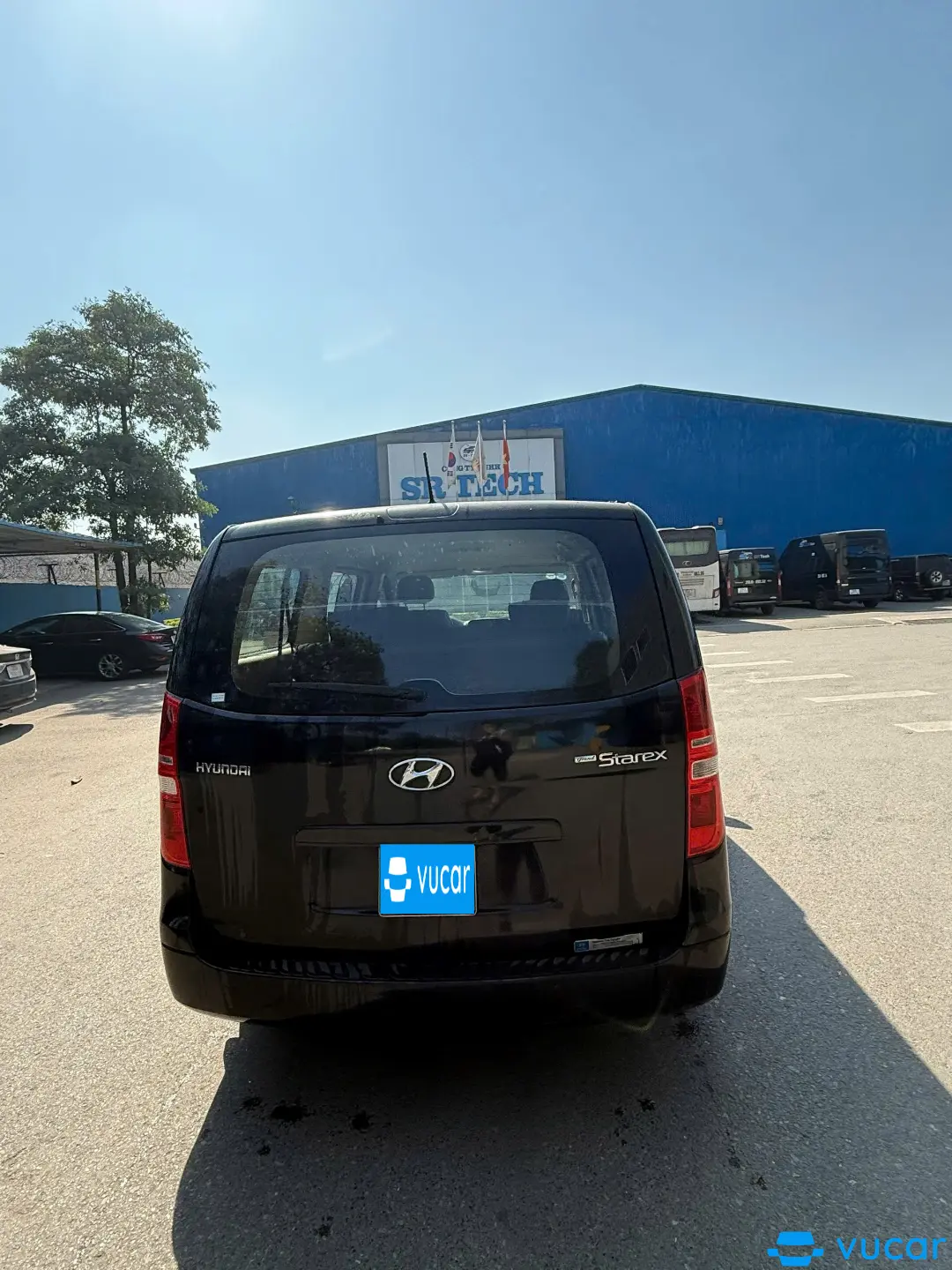 Hyundai Grand Starex 2.4 MT 2016 - Ngoại thất 2