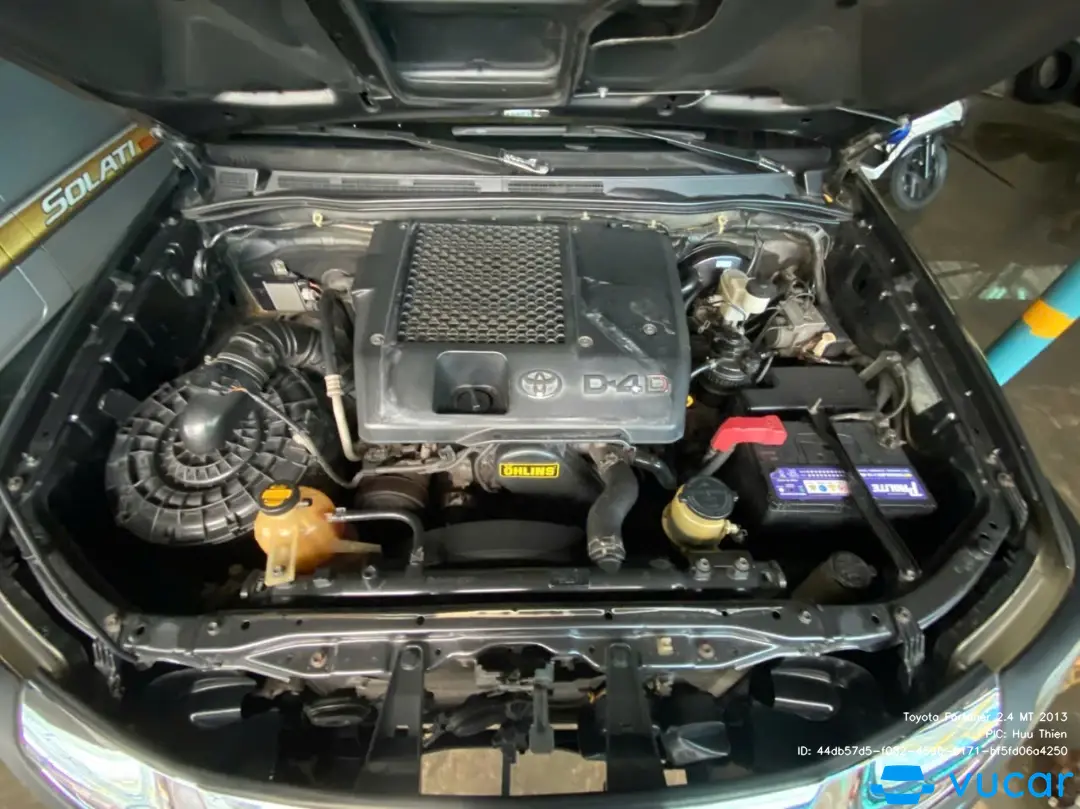 Toyota Fortuner 2.4 MT 2013 - Khoang động cơ 1