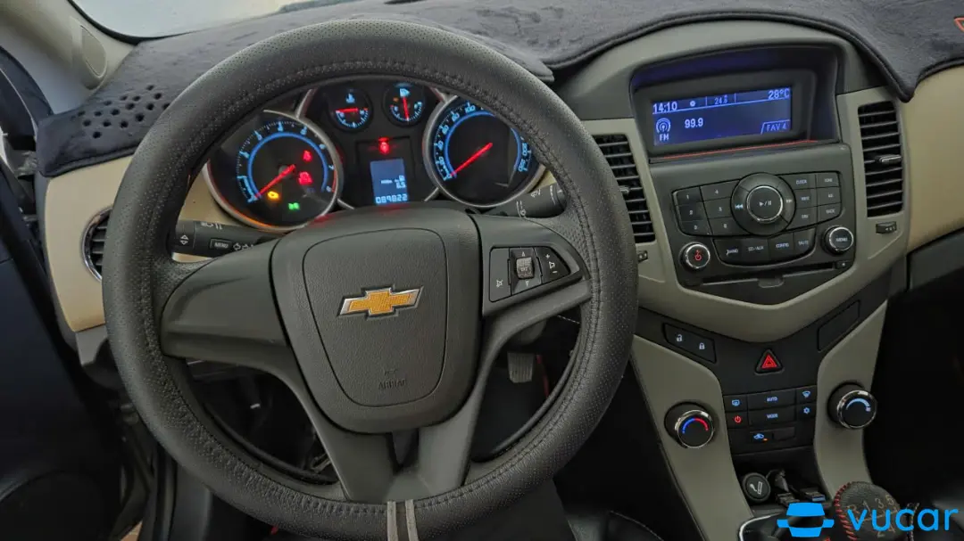 Chevrolet Cruze LS 1.6 MT 2014 - Nội thất 3