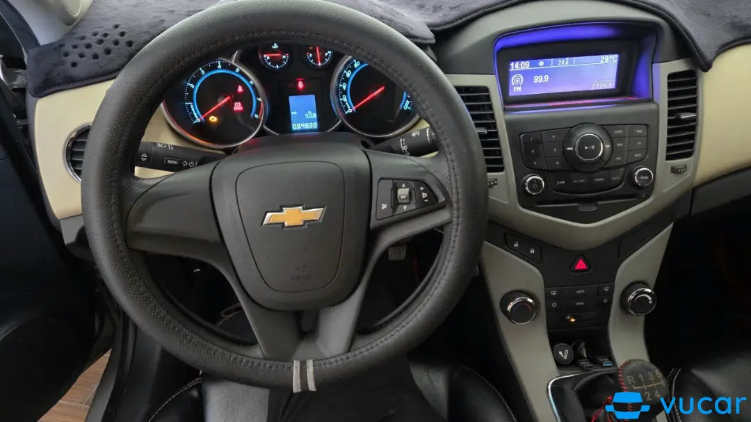 Chevrolet Cruze LS 1.6 MT 2014 - Nội thất 2
