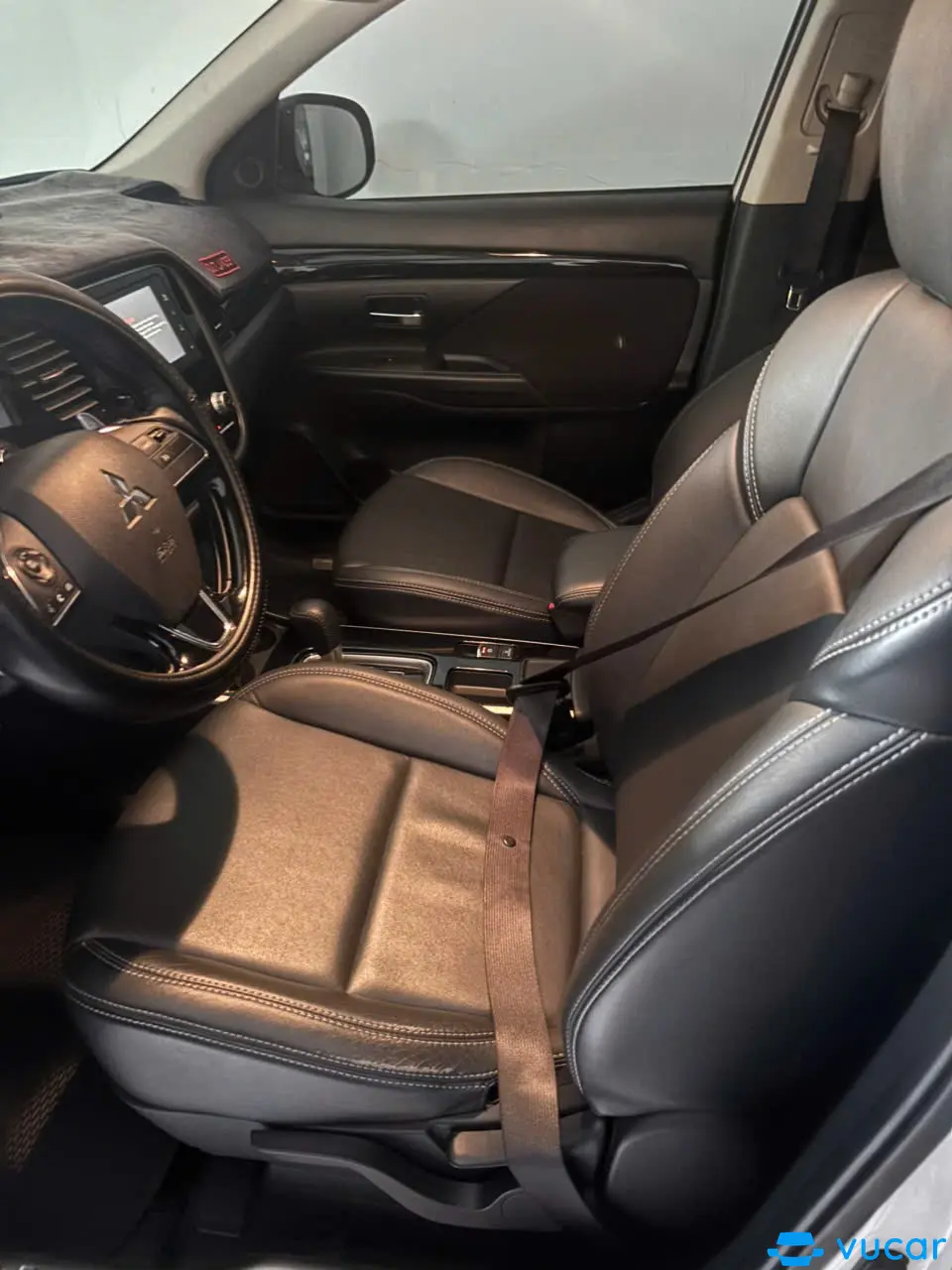 Mitsubishi Outlander 2.0 CVT 2020 - Nội thất 1