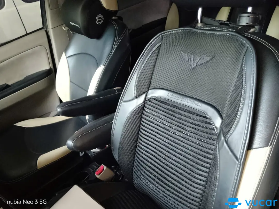 Mitsubishi Grandis 2.4 AT 2006 - Nội thất 1