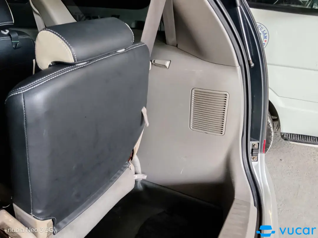 Mitsubishi Grandis 2.4 AT 2006 - Nội thất 7