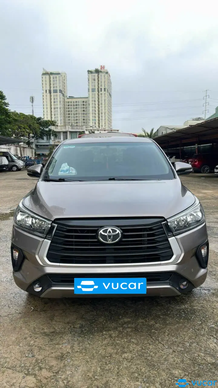 Ảnh xe Innova 2021 màu nâu