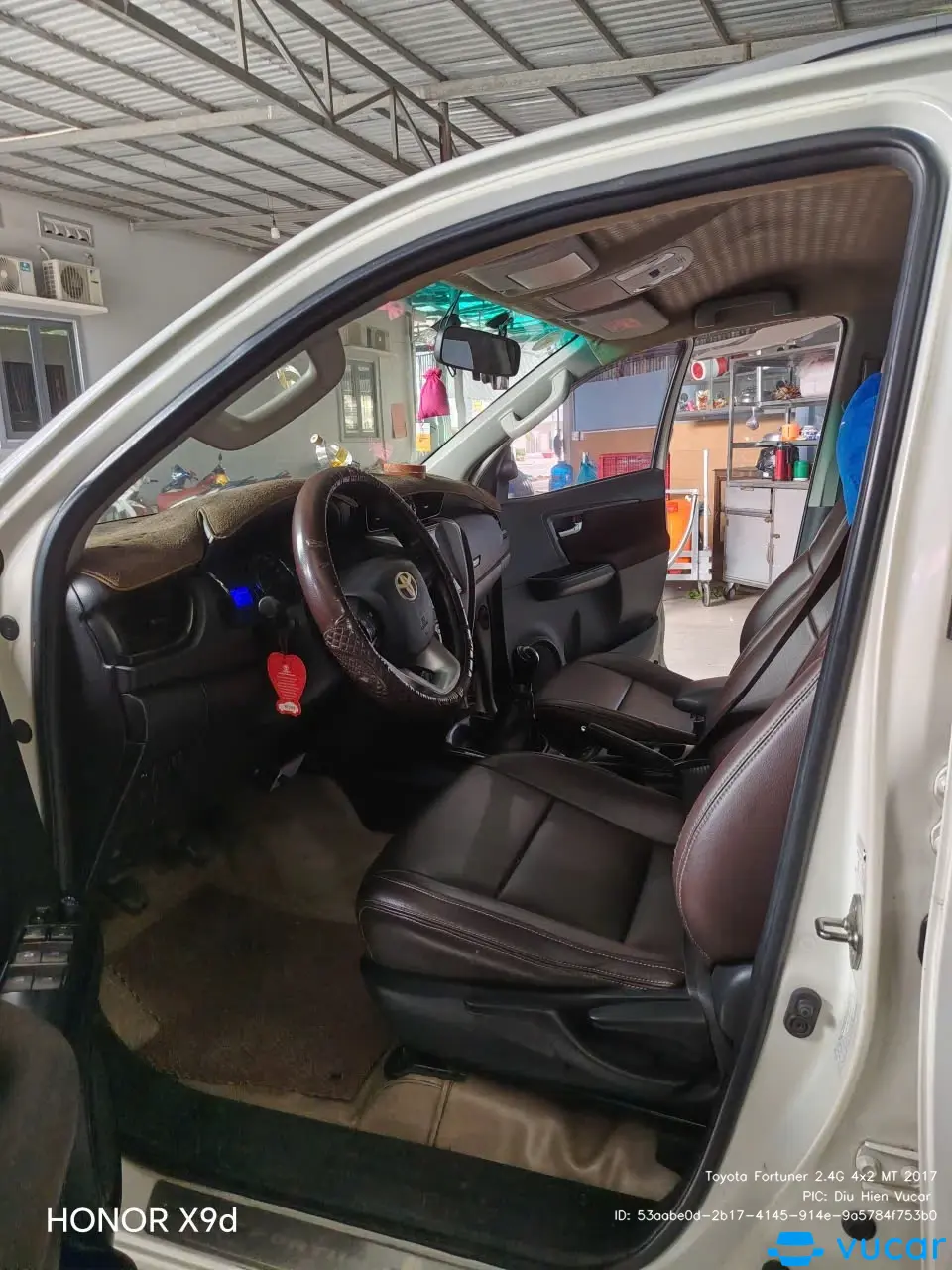 Toyota Fortuner 2.4G 4x2 MT 2017 - Nội thất 1