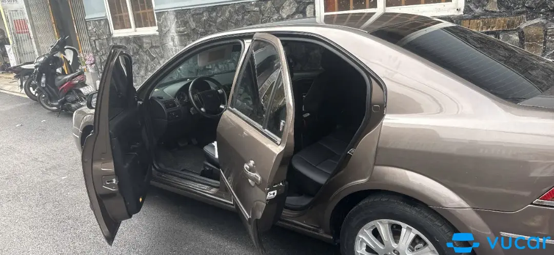 Ford Mondeo 2.5 AT 2004 - Ngoại thất 4