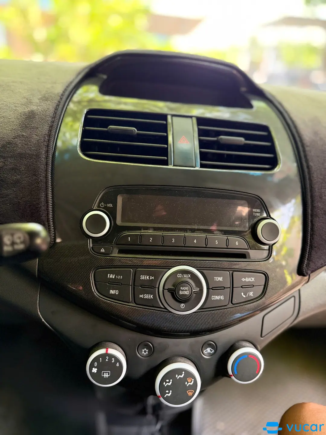 Chevrolet Spark LT 1.0 MT 2016 - Nội thất 8