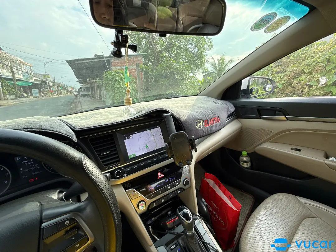 Elantra 1.6 AT 2018 - Nội thất 3