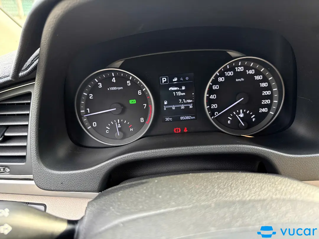Elantra 1.6 AT 2018 - Nội thất 5