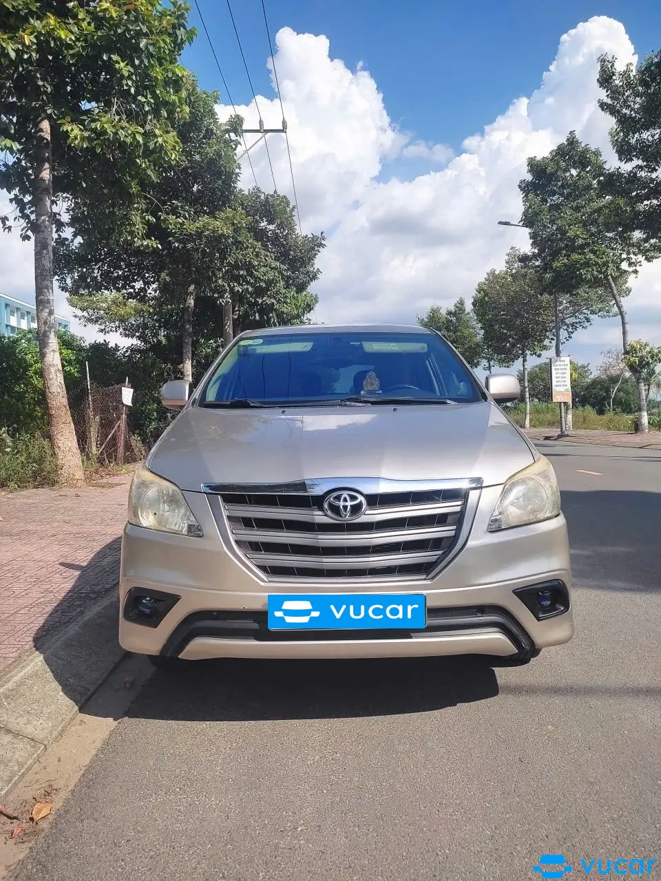 Toyota Innova 2.0E 2014 - Ngoại thất 6