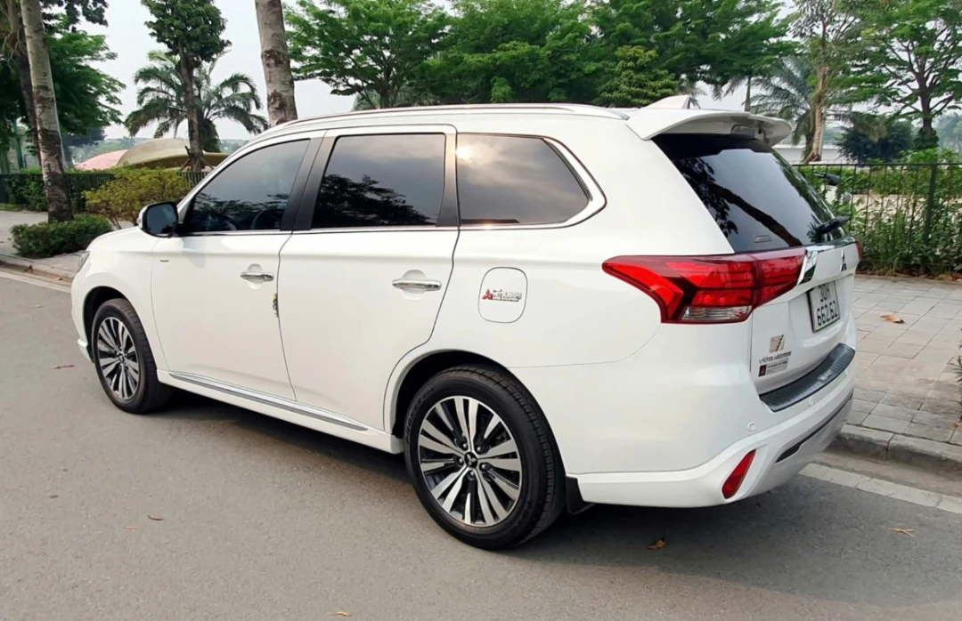 Ảnh xe Mitsubishi Outlander Premium 2.0 CVT 2022 - ảnh 3