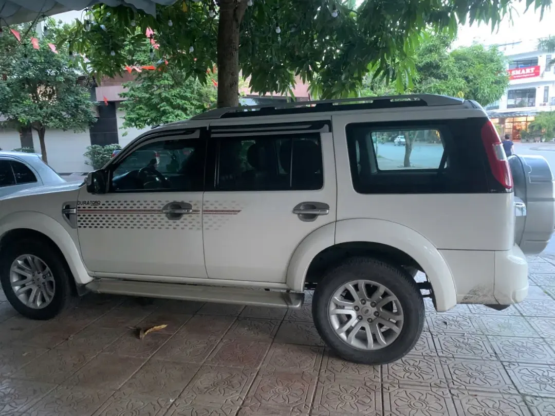 Ford Everest 2.5L 4x2 MT 2014 - Ngoại thất 4