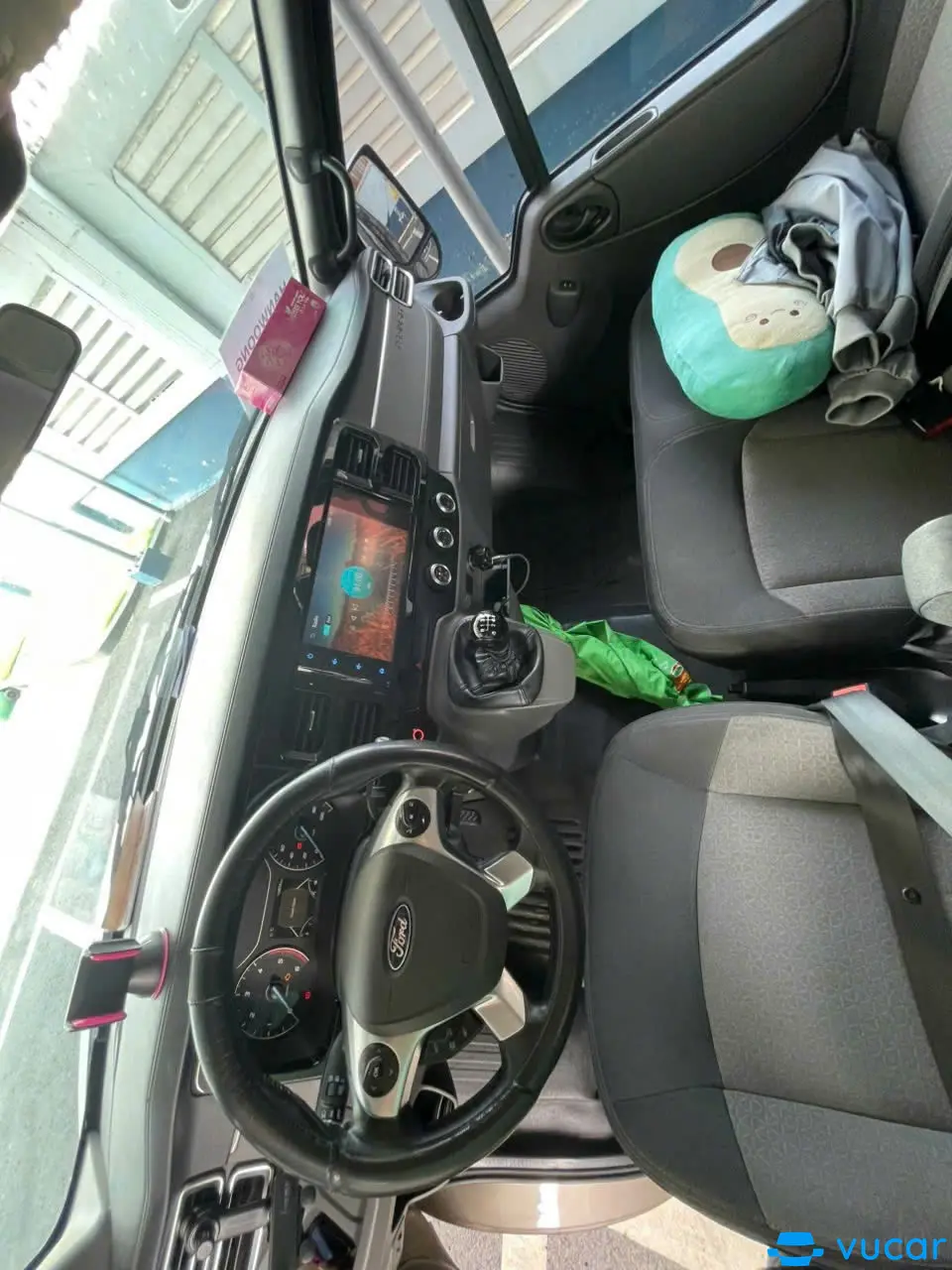 Ford Transit Tiêu chuẩn 2022 - Nội thất 2