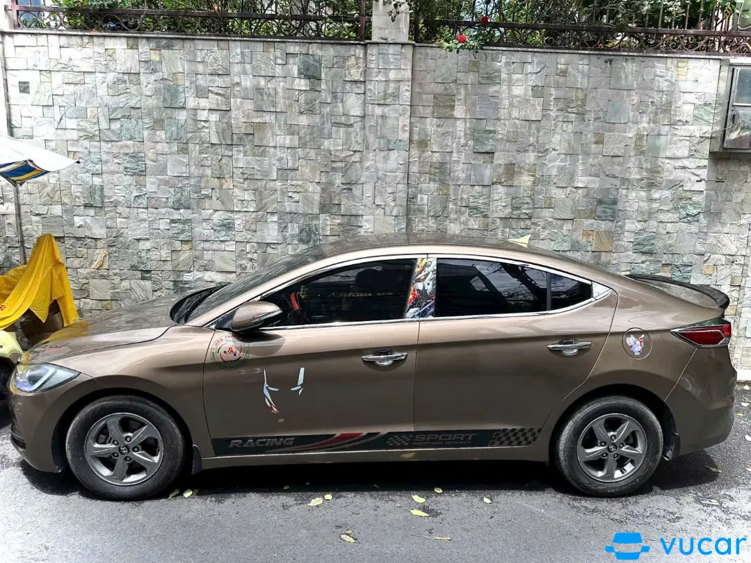 Hyundai Elantra 1.6 MT 2016 - Ngoại thất 7