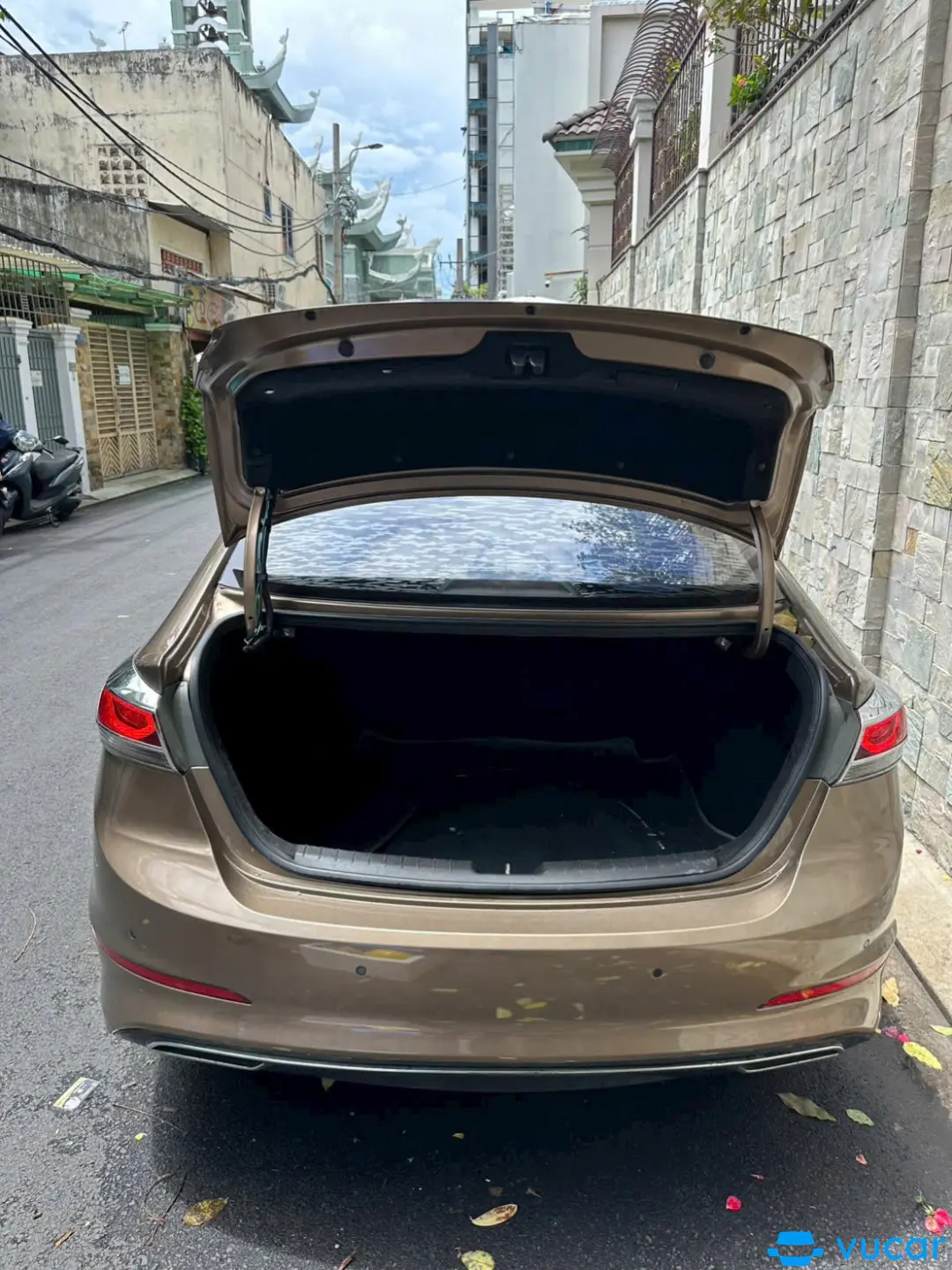 Hyundai Elantra 1.6 MT 2016 - Ngoại thất 8