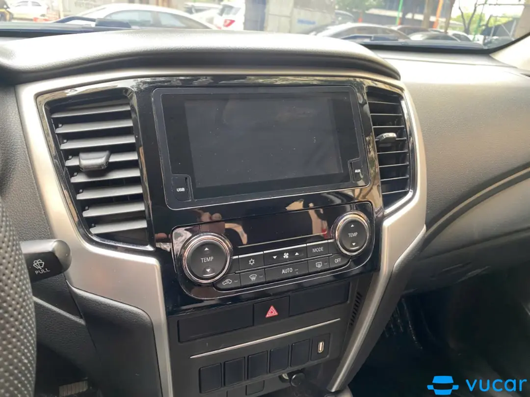 Mitsubishi Triton 4x2 at mivec premium 2019 - Nội thất 7
