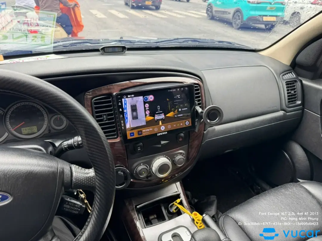 Ford Escape XLT 2.3L 4x4 AT 2013 - Nội thất 2