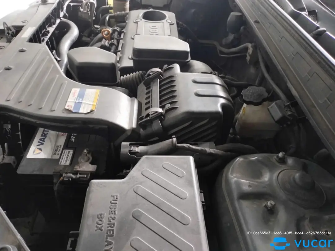 Hyundai SantaFe 2.4L 4WD 2011 - Khoang động cơ 4