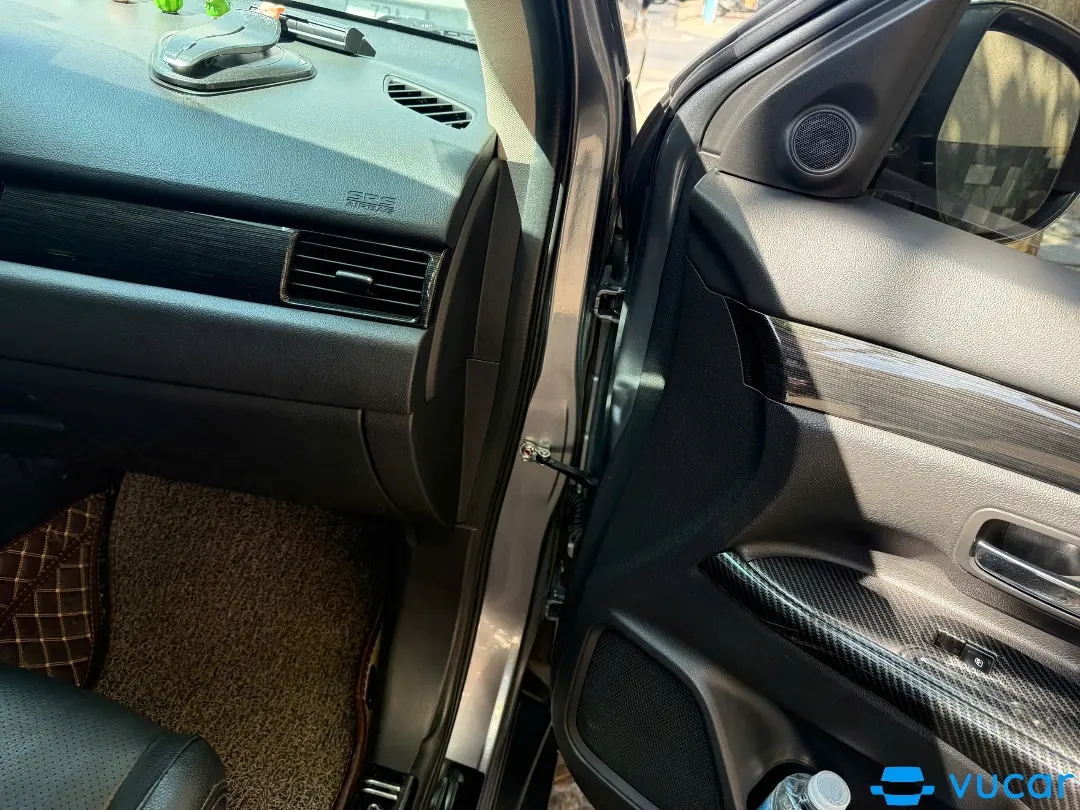 Mitsubishi Outlander 2.0 Premium 2018 - Nội thất 6