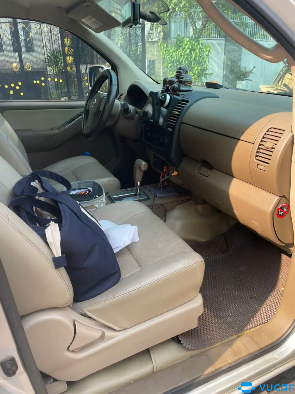 Nissan Navara XE 2.5AT 4WD 2012 - Nội thất 2