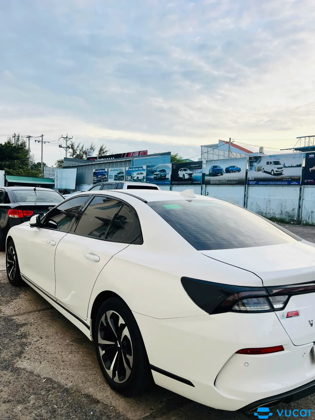 VinFast Lux a 2.0 Base 2022 - Ngoại thất 9
