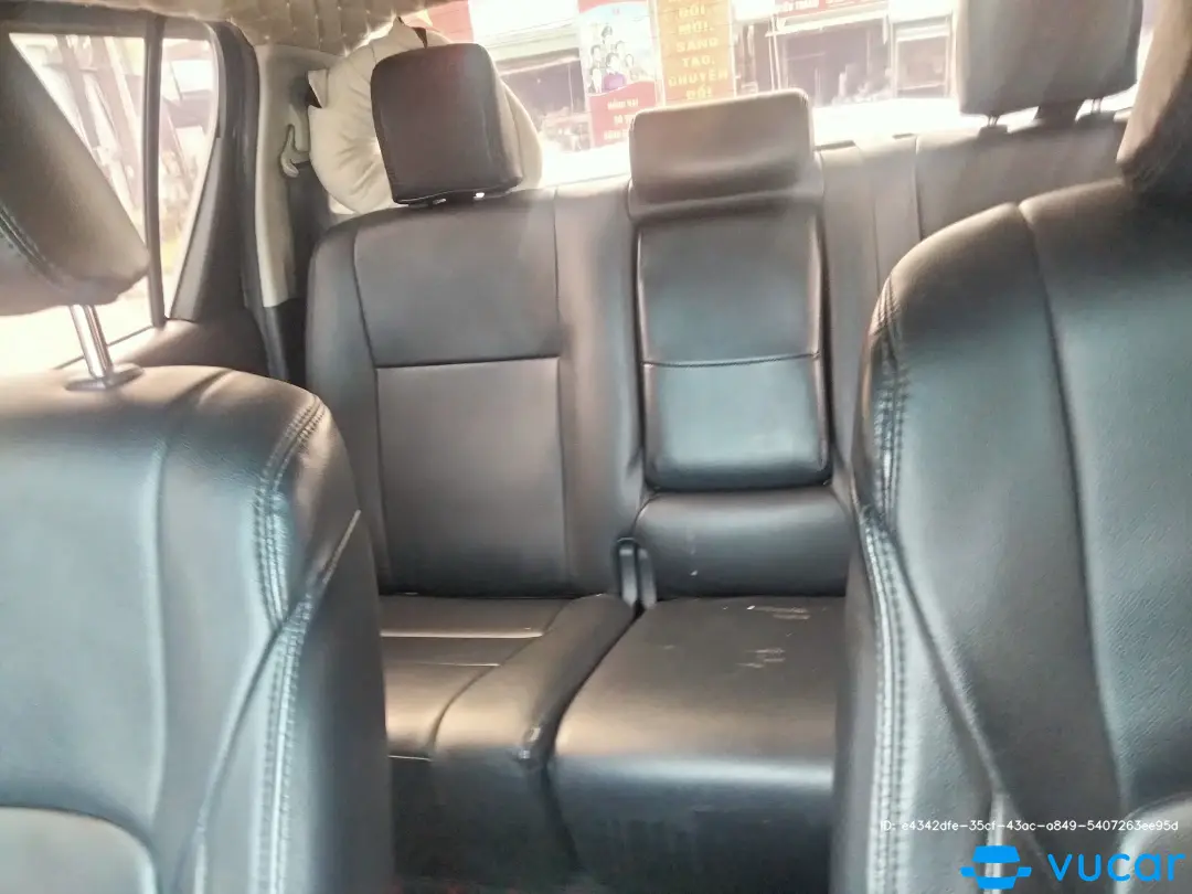 Toyota Hilux 2.4L 4x2 AT 2021 - Nội thất 4