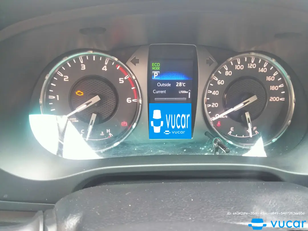 Toyota Hilux 2.4L 4x2 AT 2021 - Nội thất 2